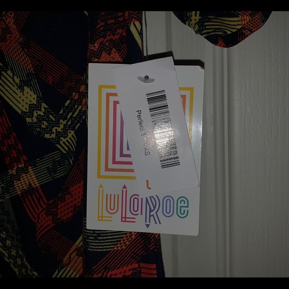 NWOT LuLaRoe Women’s Perfect T Shirt - Picture 4 of 4